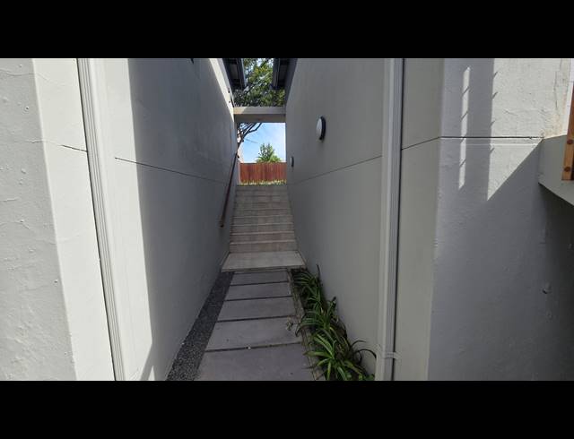 4 BEDROOM FREESTANDING TO LET IN PALM LAKES ESTATE